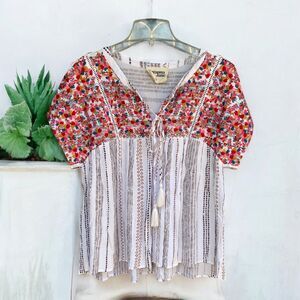 Savanna Jane Katie Top L Embroidered Floral Boho Peasant Coastal Prairie Blouse